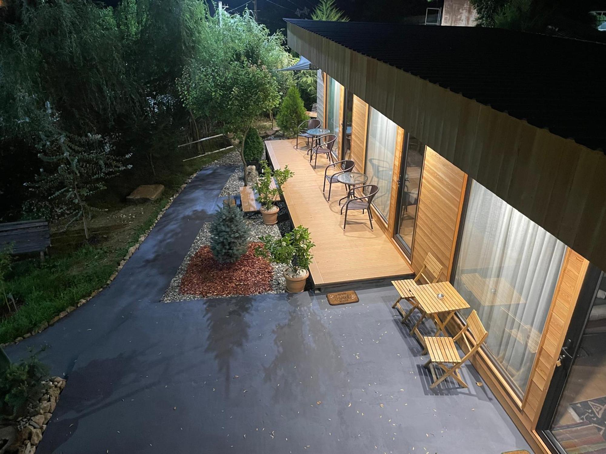 Garden Rooms In クタイシ エクステリア 写真